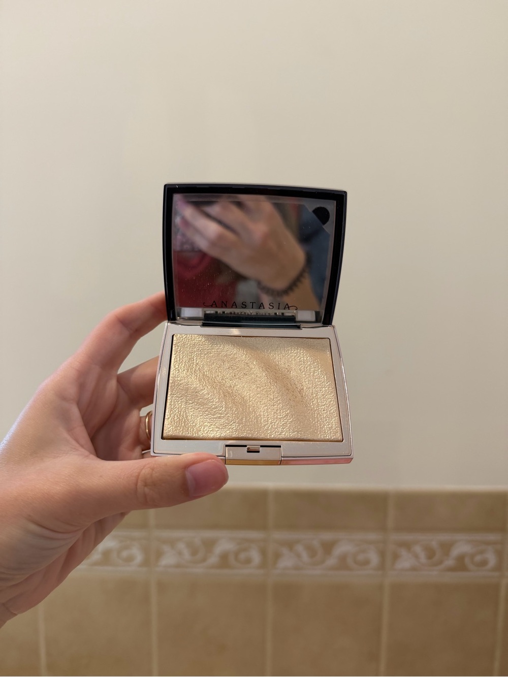 Anastasia Beverly Hills Amrezy Champagne Highlighter - Shimmering Champagne Gold